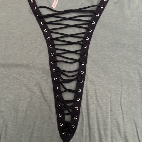 VNeck laced grommet t shirt - Picture 2 of 4